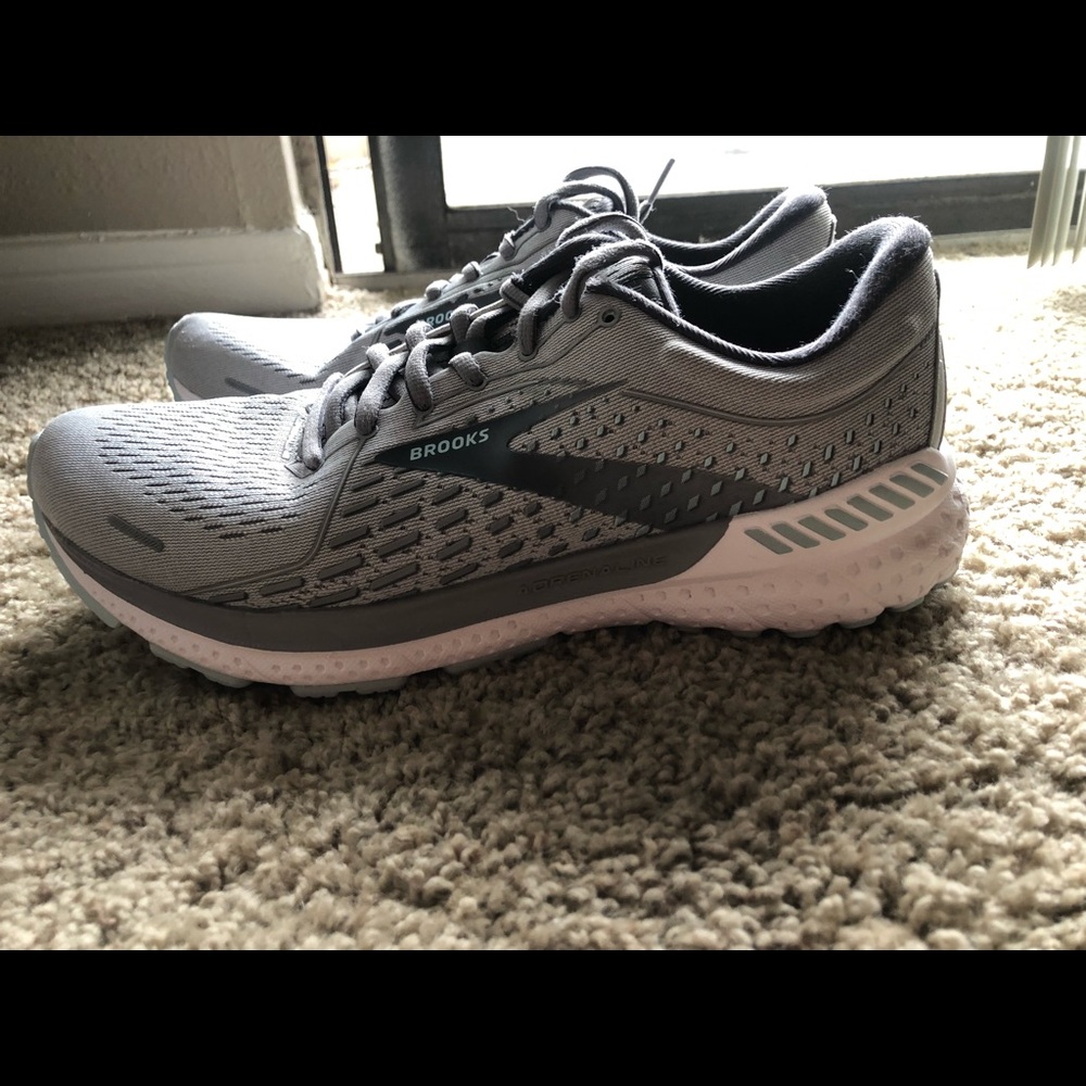 Brooks womens Adrenaline 21 size 9.5
